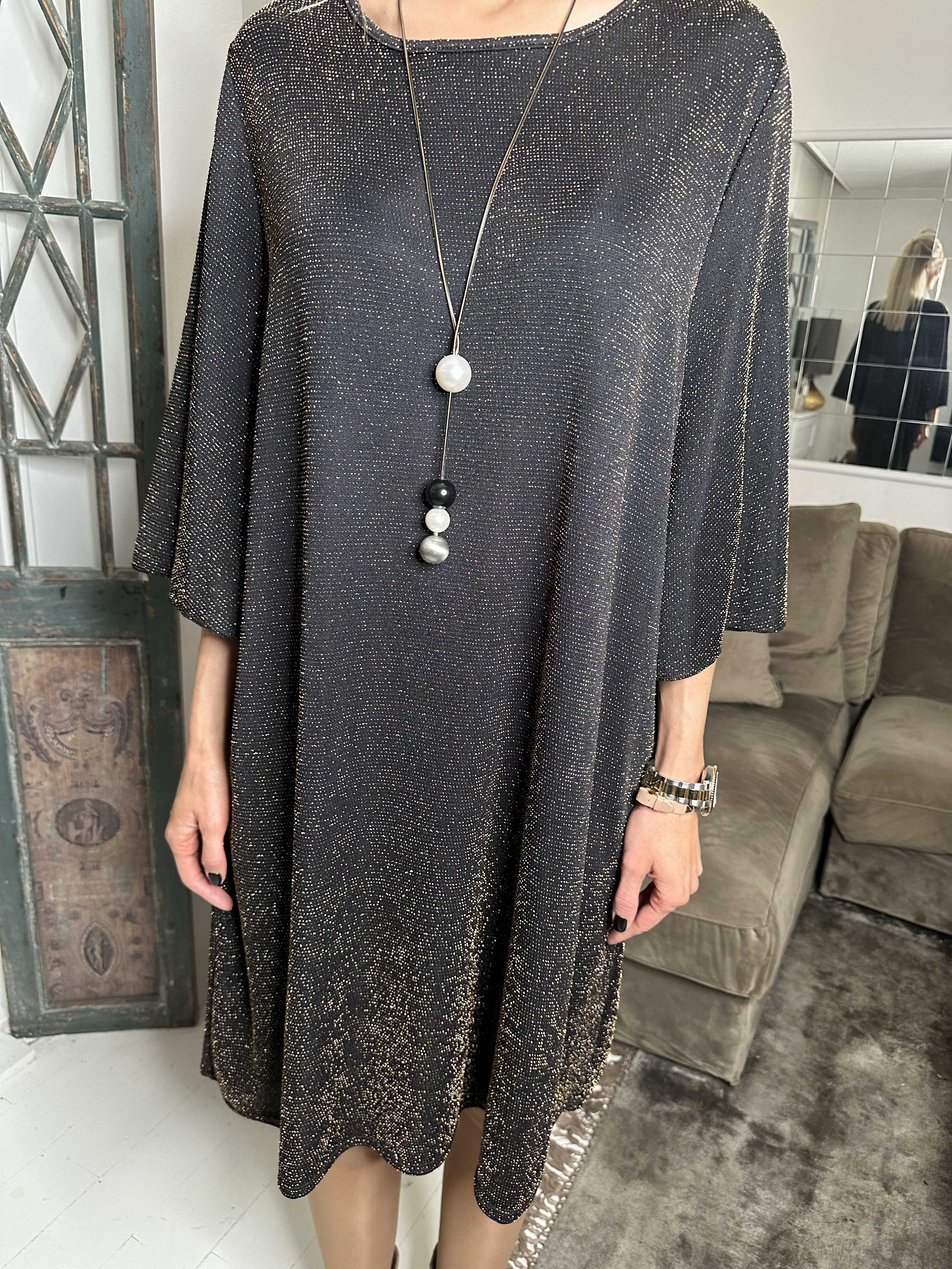 Noemi Glitter - Lös klänning med vida ärmar och glittertrådar